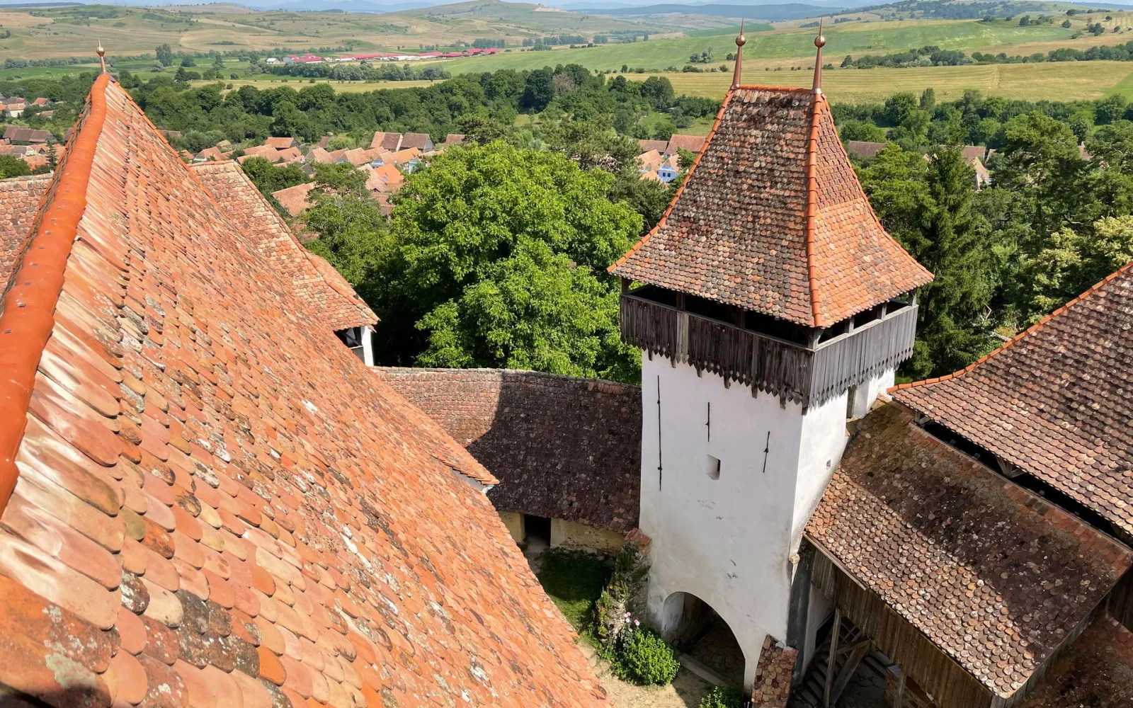 Geheimnisvoll und einzigartig sind vor allem die vielen Kirchenburgen. (Viscri /Deutsch-Weißkirch) (Foto: Tina Henker)