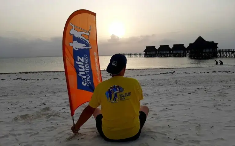 Geht auf Entdeckungstour am Paje Beach, Sundowner am Michamvi Beach