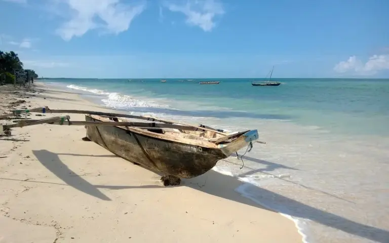 Optionale Tagesangebote: (1) Panoramatour, (2) Schnorcheltour Insel Mnemba, (3) Delfintour im Inselsüden