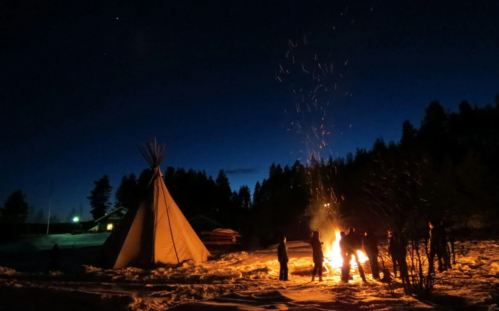 Lagerfeuer im Camp