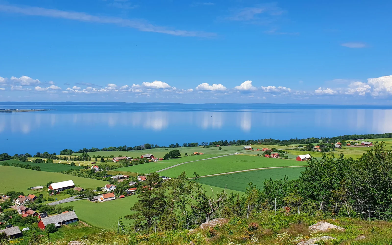 Da geht's einmal herum! Der Vätternsee ist der zweitgrößte See Schwedens