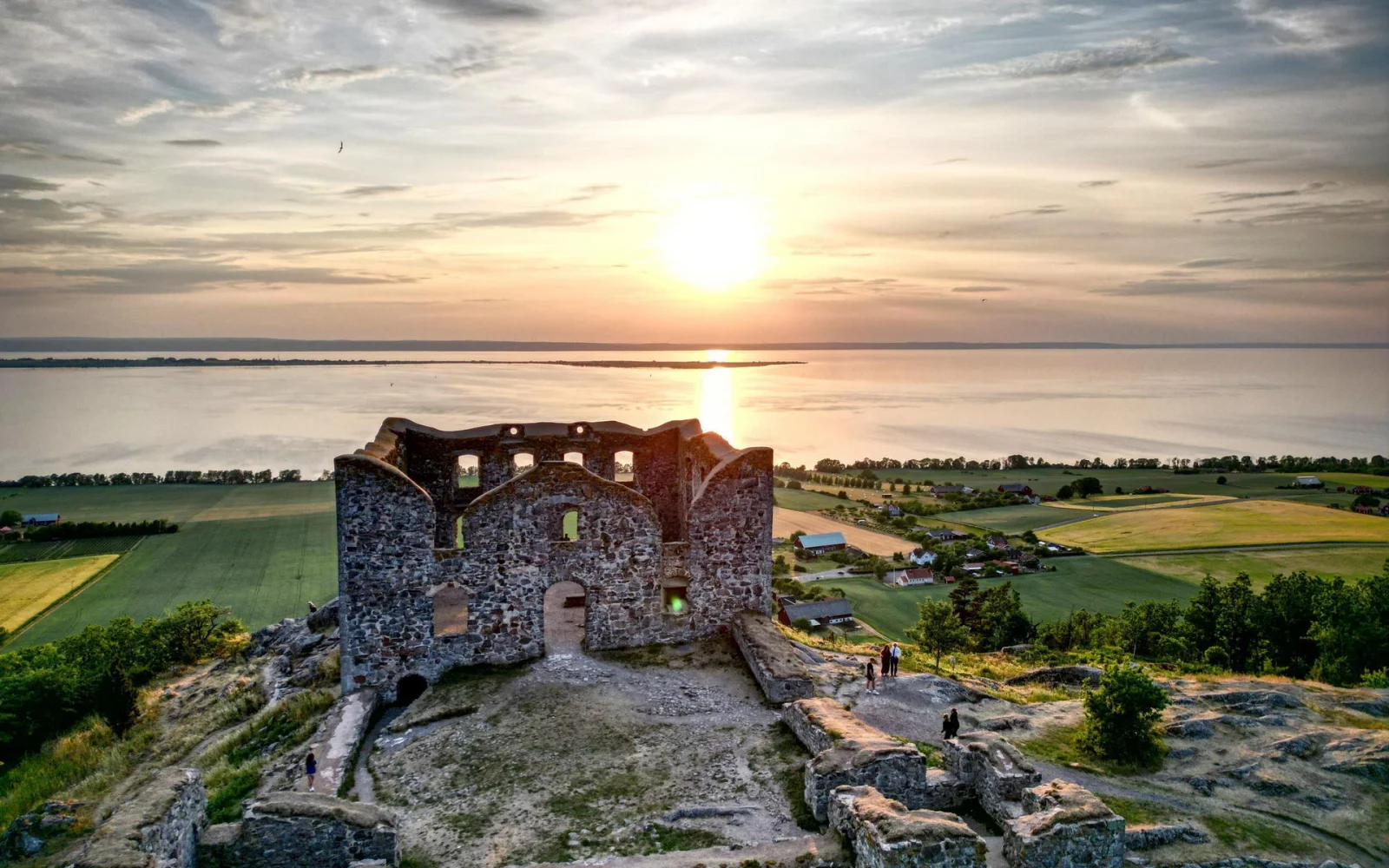 Vorbei an der Festung Brahehus bei Gränna