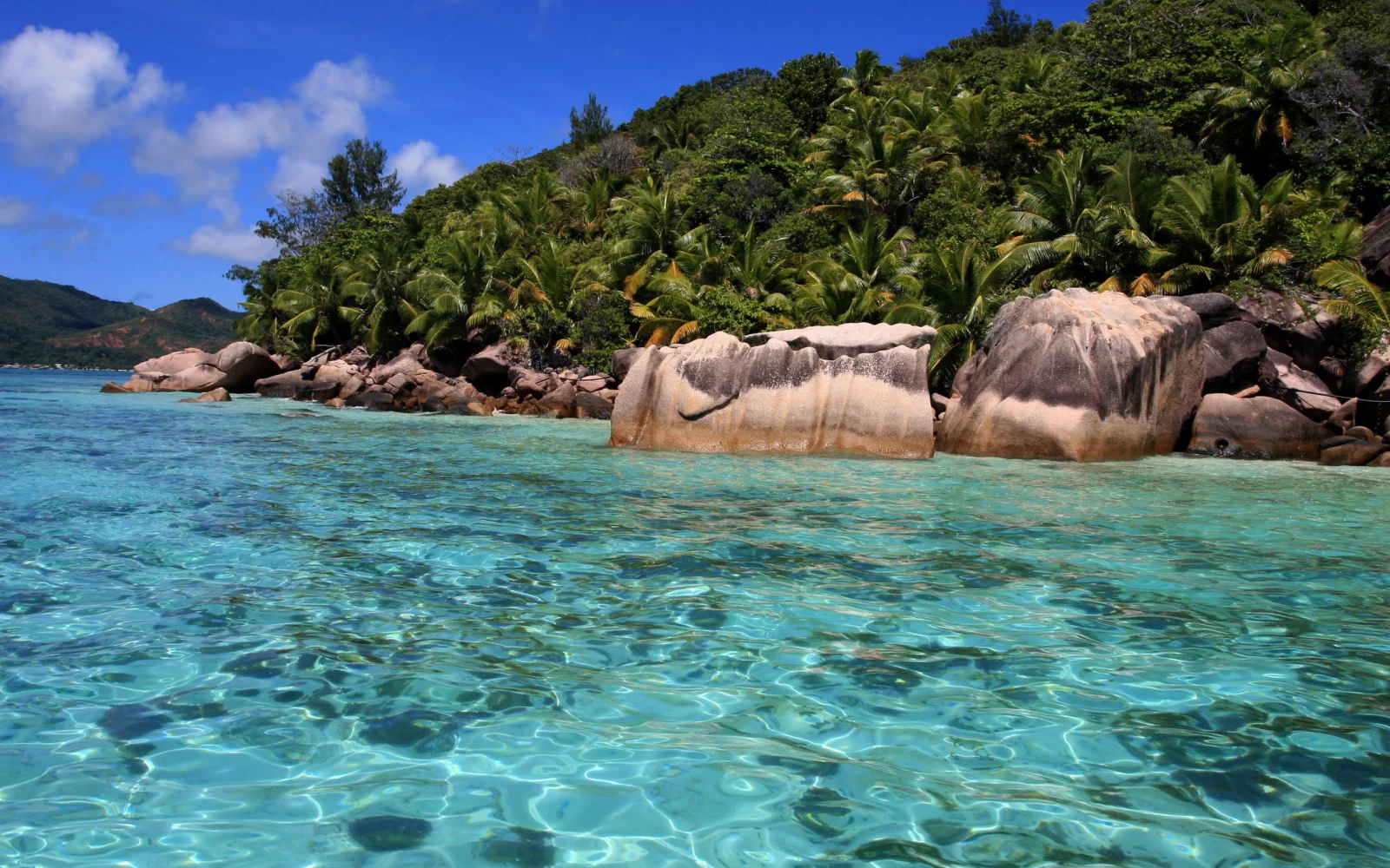 Idyllische Stellen wie diese sind typisch für die Insel La Digue
