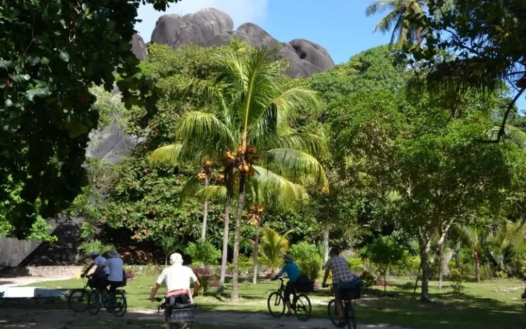 Erkundung der Insel La Digue: mit dem Rad zu Traumstränden