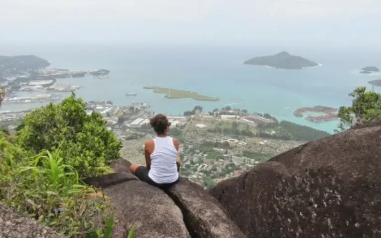 Wanderung zum höchsten Gipfel: „Adlernest“ mit 360-Grad-Panoramablick