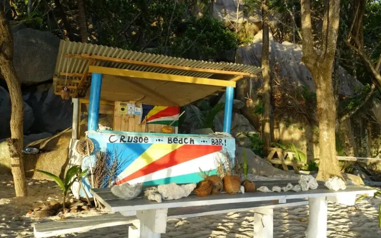 Ankunft auf Mahé am idyllischen Strand von Beau Vallon