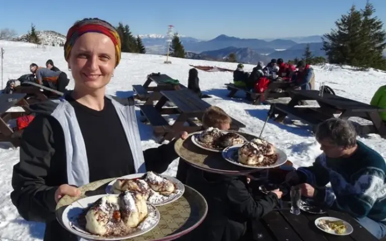 Wälder, Schluchten und Gipfel mit Schneeschuhen erkunden