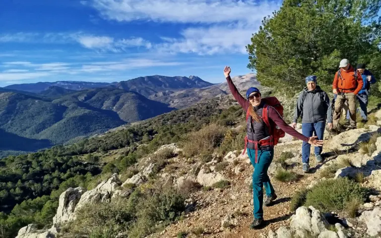Zu Fuß erkunden Sie mit Sara die ungezähmte Sierra de Aitana