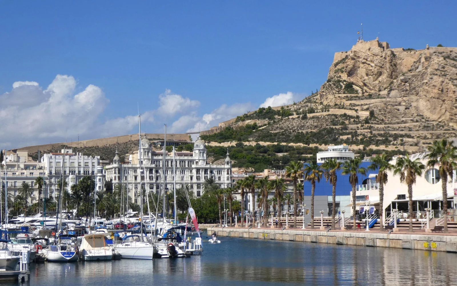Verbringen Sie eine Zusatznacht in Alicante vorab - hier lohnt z. B. ein Altstadt- und Hafenbummel