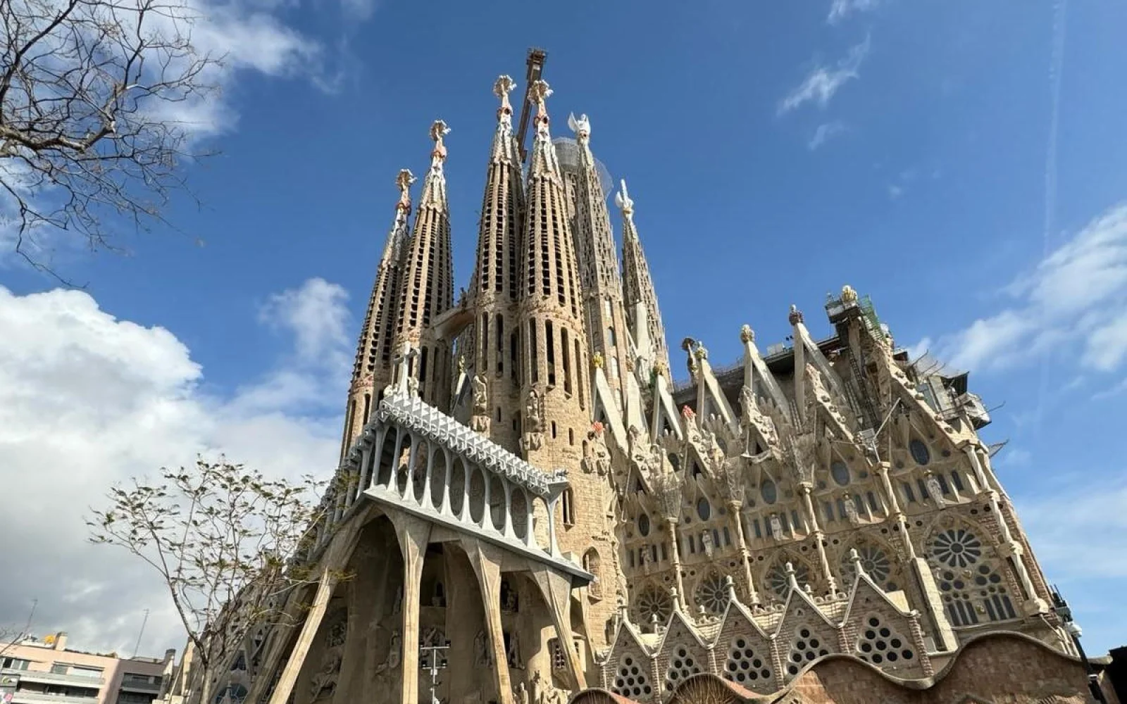 Seit 1882 im Bau soll die Basilika Sagrada Familia 2030/2032 fertiggestellt sein. 