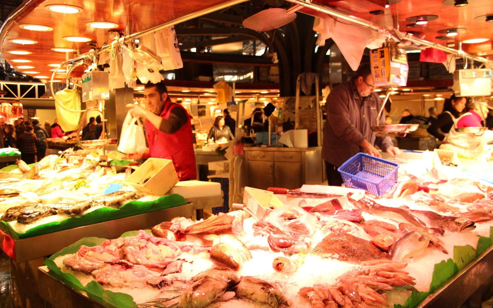 La Boqueria - einer der schönsten überdachten Märkte der Stadt. Unser Ziel am ersten Abend und ein absolutes MUSS.