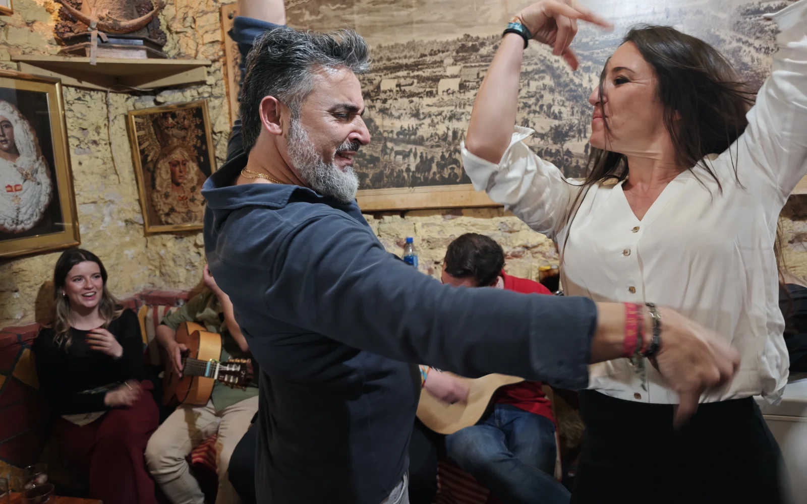 Sevilla, wie es lebt. In einer kleinen Kneipe ein spontaner Flamenco...