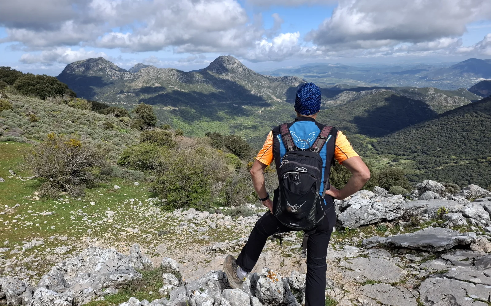 Leichte, mittelschwere Touren auf Wanderpfaden, über Stock und Stein...  