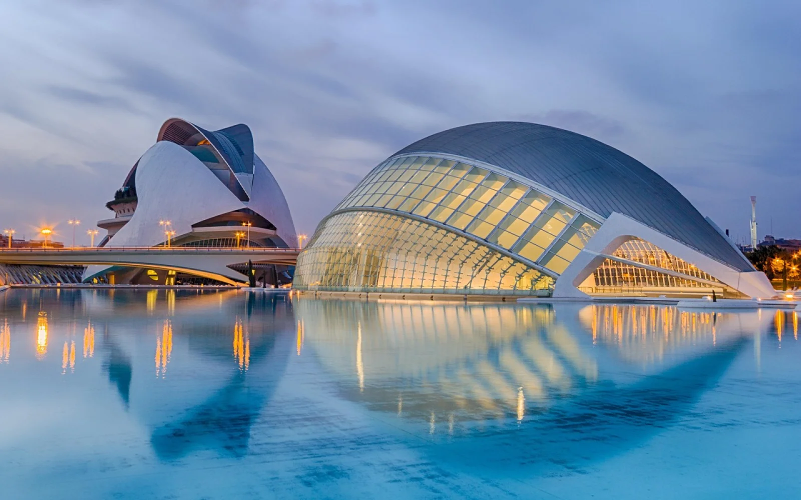 Ein futuristisches und architektonisches Konglomerat aus Gebäuden