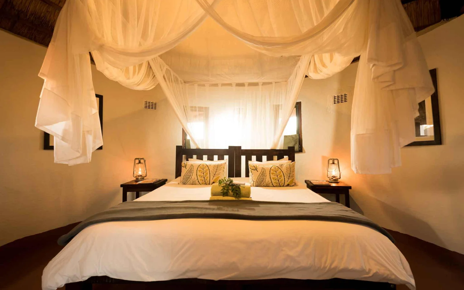 Jedes der 5 Chalets ist individuell eingerichtet. (© Africa On Foot)