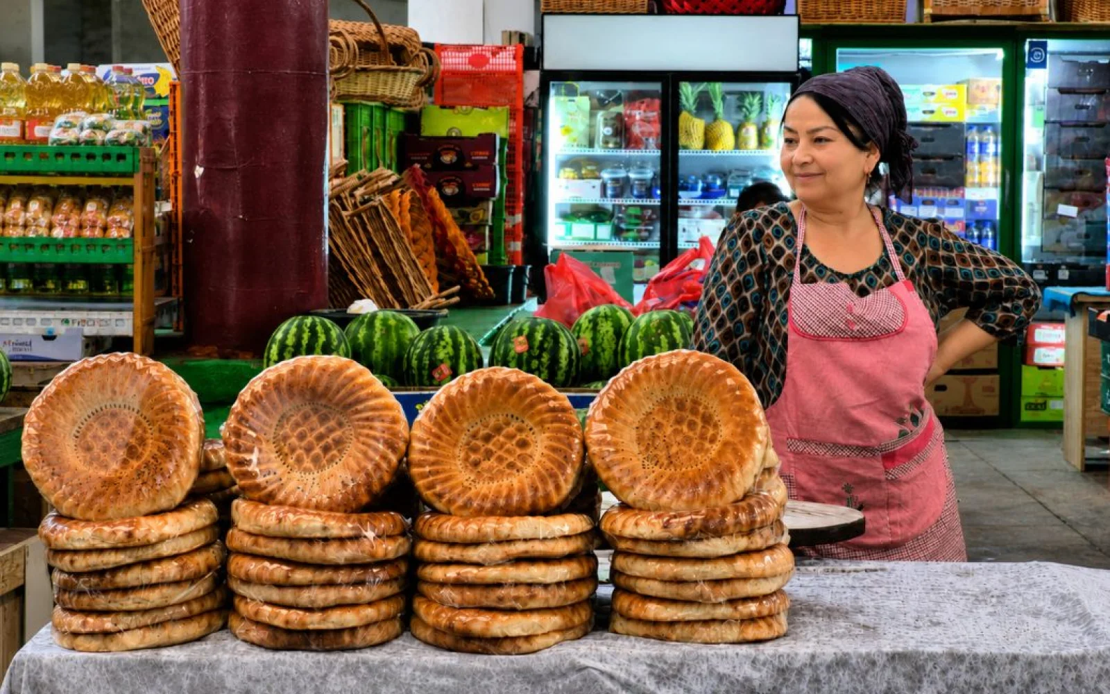 Marktszene in Duschanbe: Brot, Begegnungen und Alltag