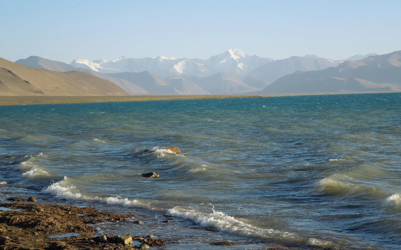 Am Ufer des Karakul Sees - der Pamir lässt viel Zeit zum träumen!