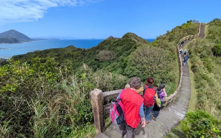 Zugfahrt zwischen Bergen und Meer sowie Wandern in der Taroko-Schlucht