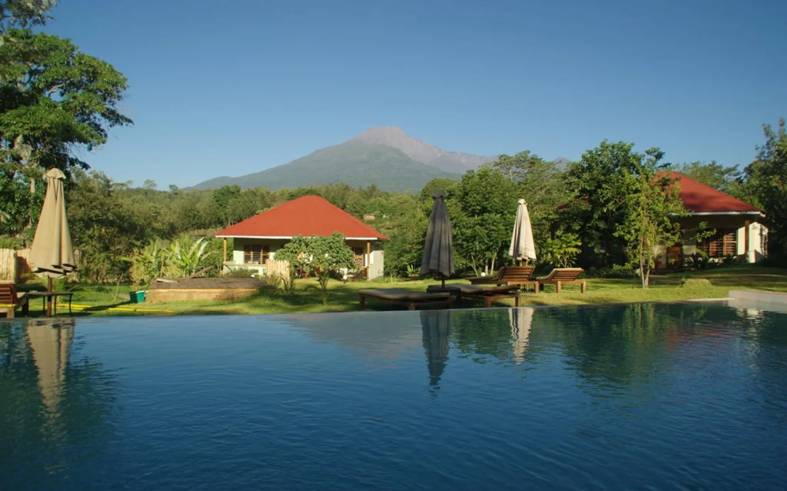 Ihre Anfangs- und Endlodge "African View Lodge" mit Mt. Meru-Blick