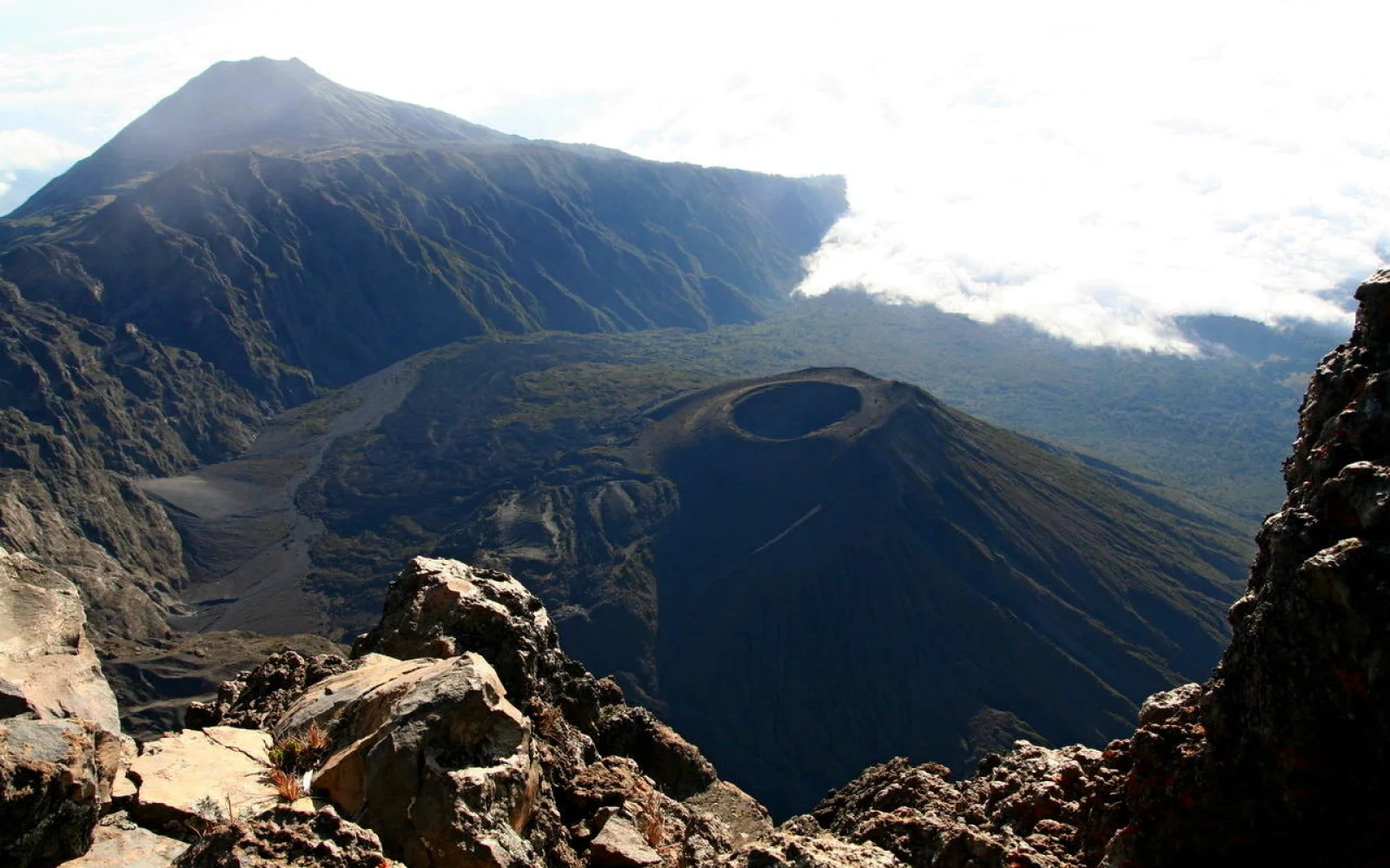 Auf dem Weg zum Gipfel "Socialist Peak" zeigt sich der berühmte "Ash Cone" 