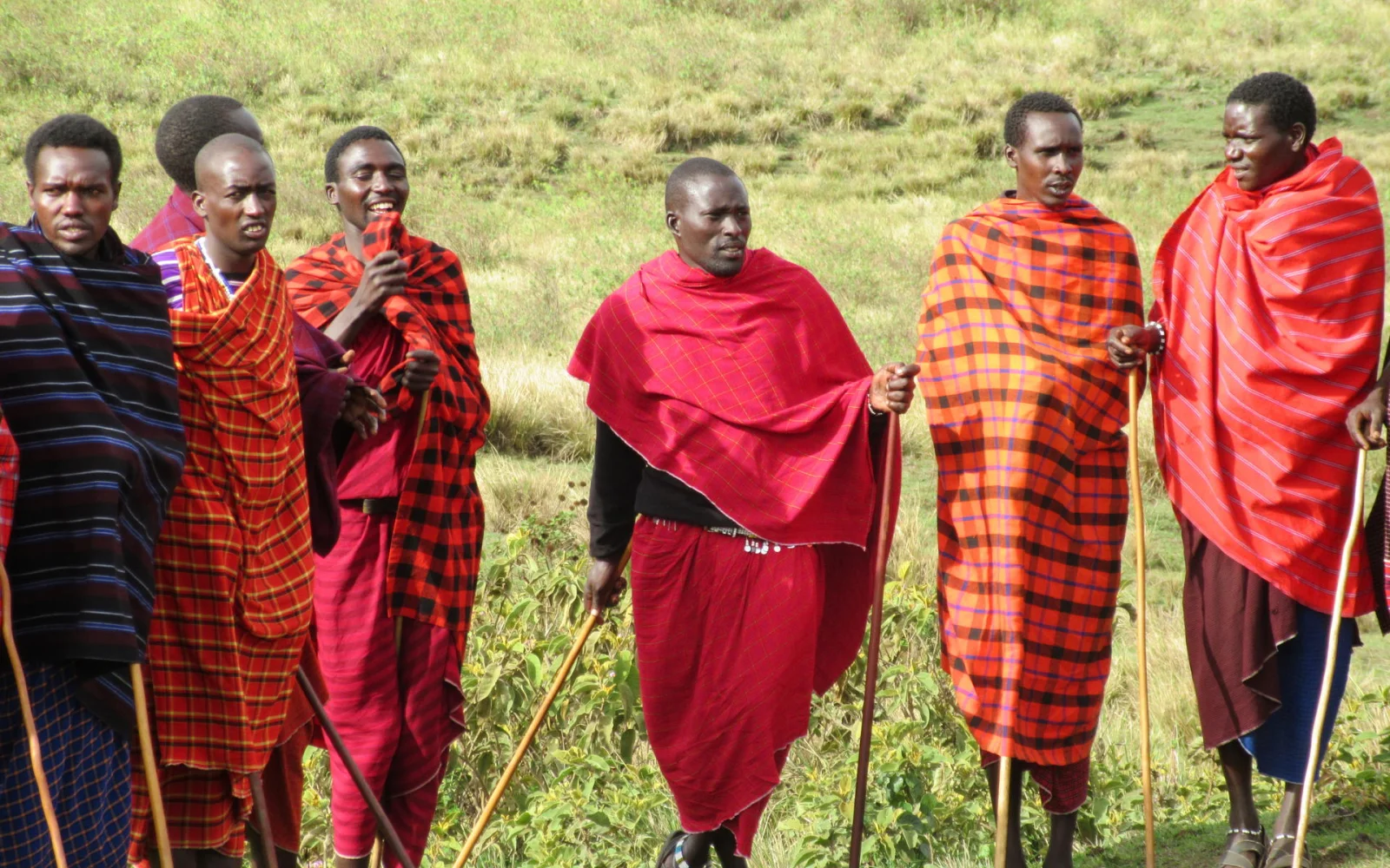 Den Ngorongoro-Kraterrand erwandern Sie geführt von Massais