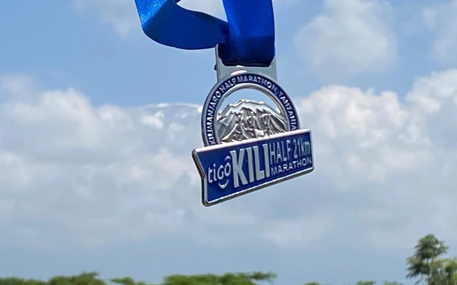 Erkämpft. Verdient. Getragen - die Kili Medaille, Symbol des Triumphs