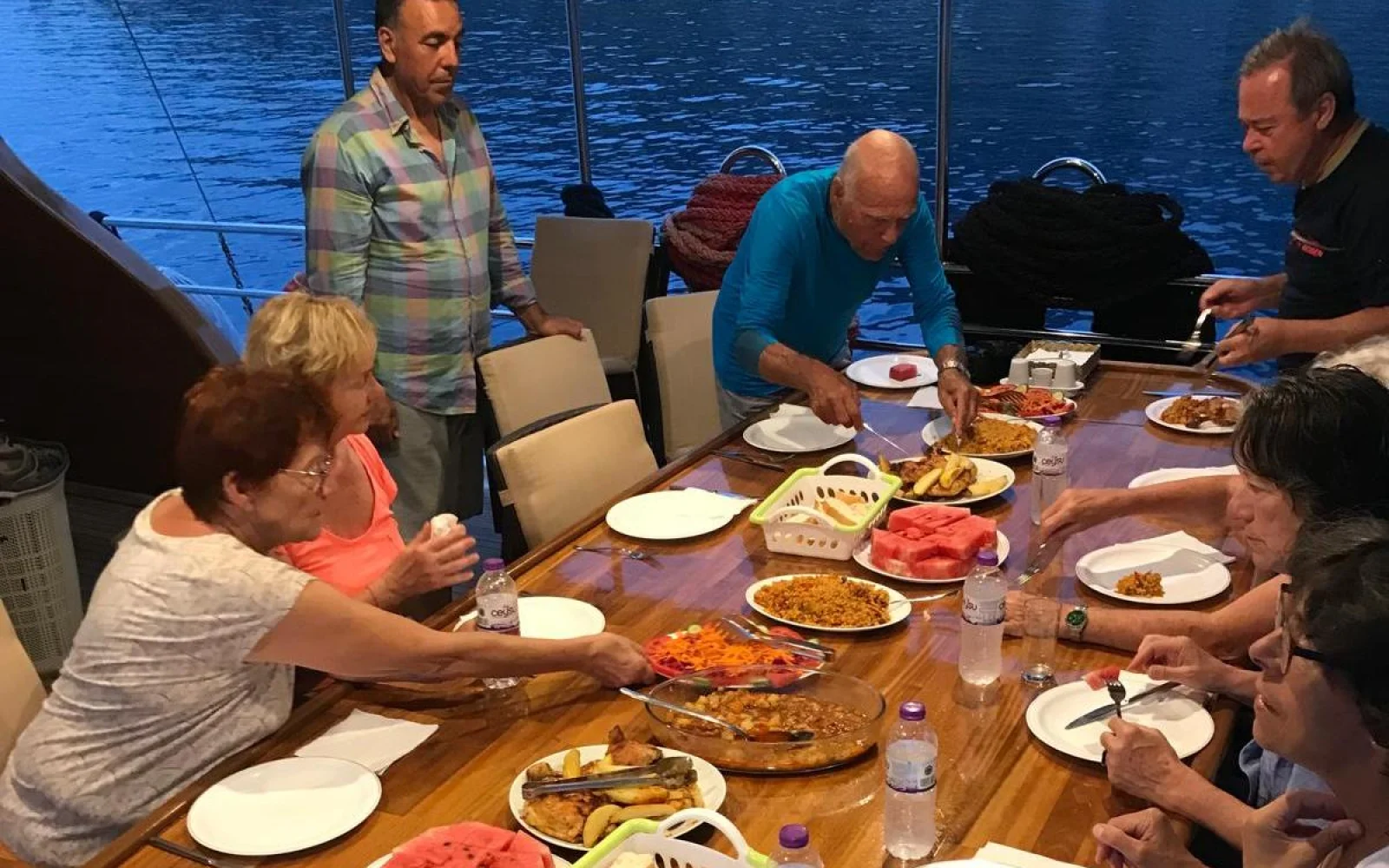 Freuen Sie sich auf gemeinsame Abendessen an Bord