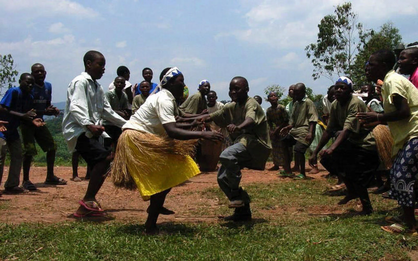 Berührung mit den Einheimischen bei Tanz und Lebensfreude