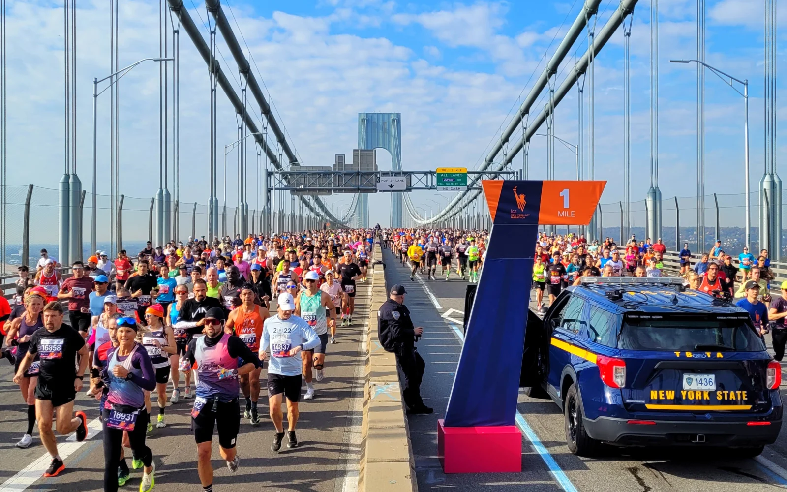 Der NYC-Marathon startet in Staten Island auf der Verrazzano Brücke
