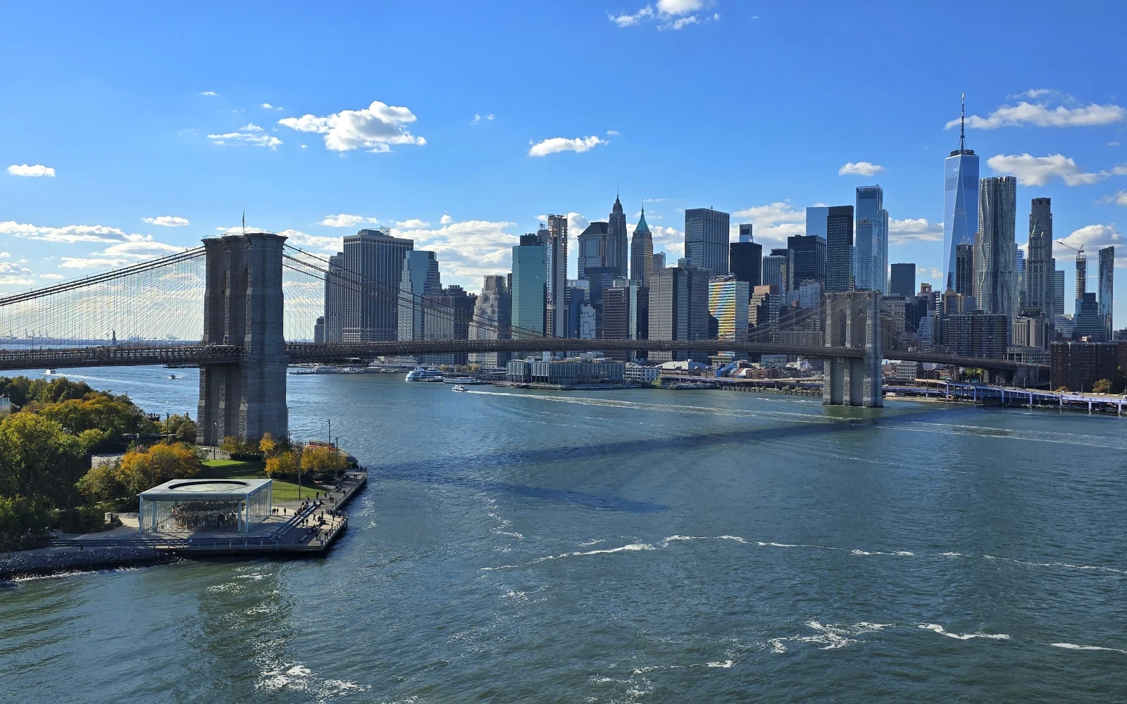 Bei unserer Manhattan Cruise lernt ihr die Skyline vom Wasser aus kennen
