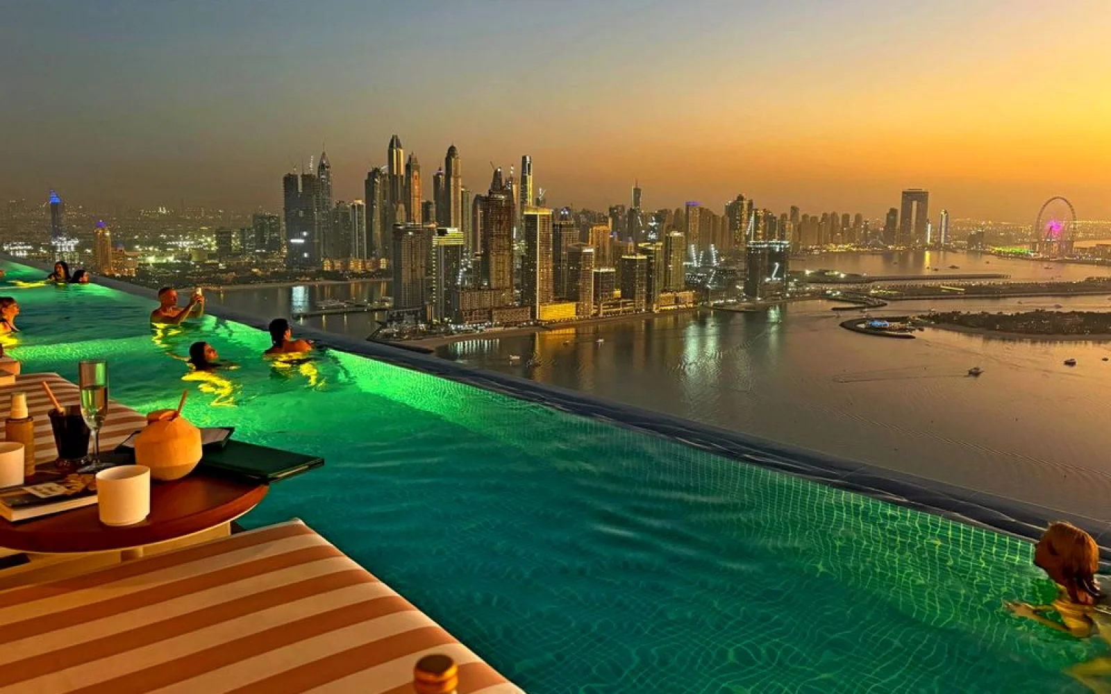 Entspannung mit Aussicht – der Aura Sky Pool hoch über den Dächern Dubais